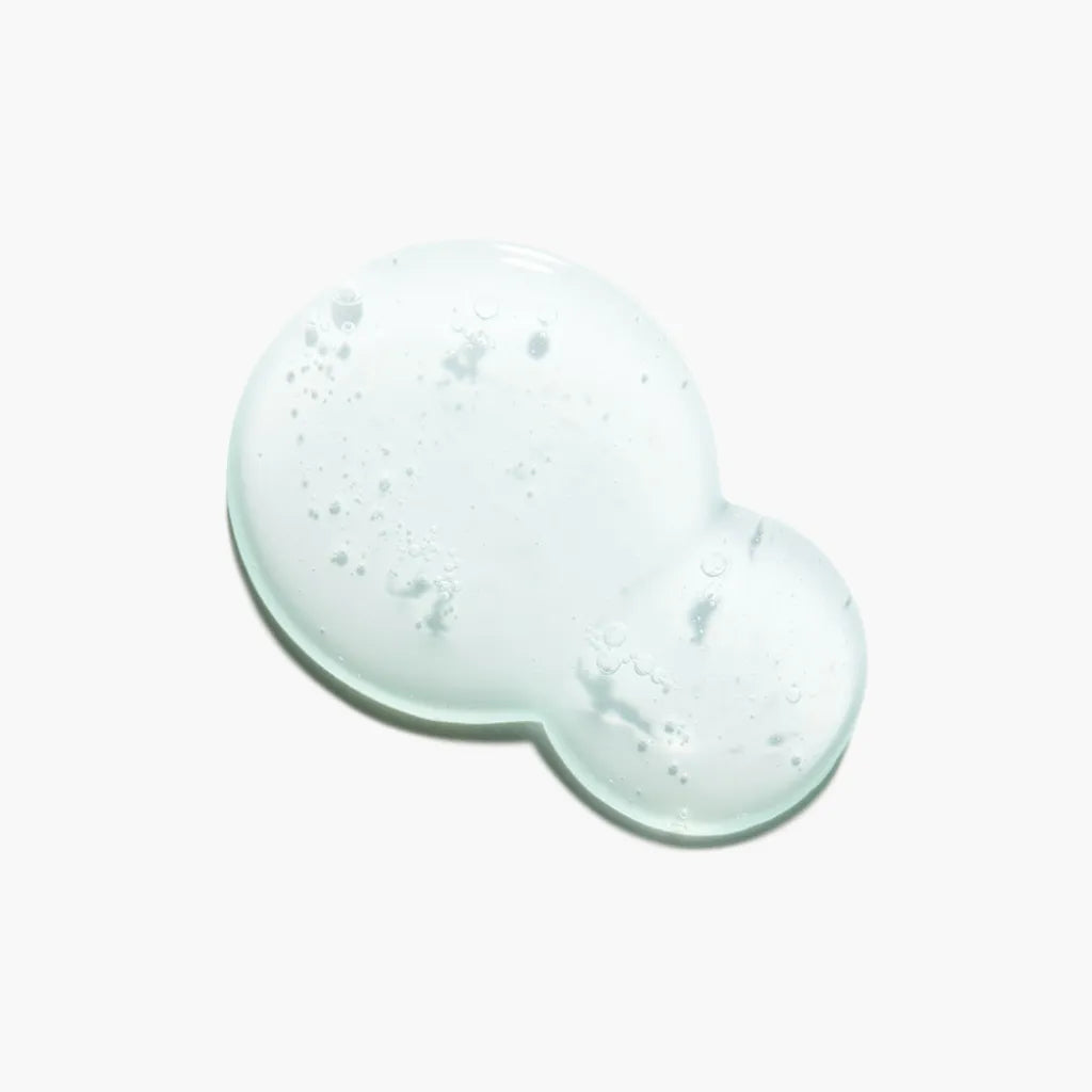 Beauty of Joseon Green Plum Refreshing Cleanser 100ml - Two droplets of clear gel on a white background - Deux gouttelettes de gel transparent sur un fond blanc - SKINOREA K-Beauty France Paris Livraison rapise 