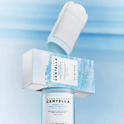 SKIN1004 Hyalu-Cica Silky-Fit Sun Stick 20g - Stick solaire hydratant SPF 50 - texture - K-beauty soin corée Skinorea shop France livraison rapide - yesstyle